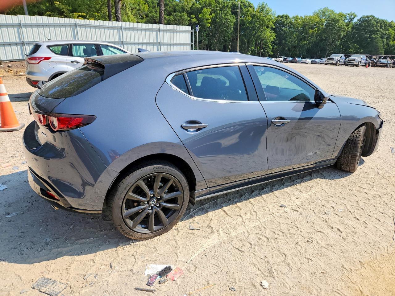 2021 MAZDA 3 PREMIUM — Фото 3 из 12