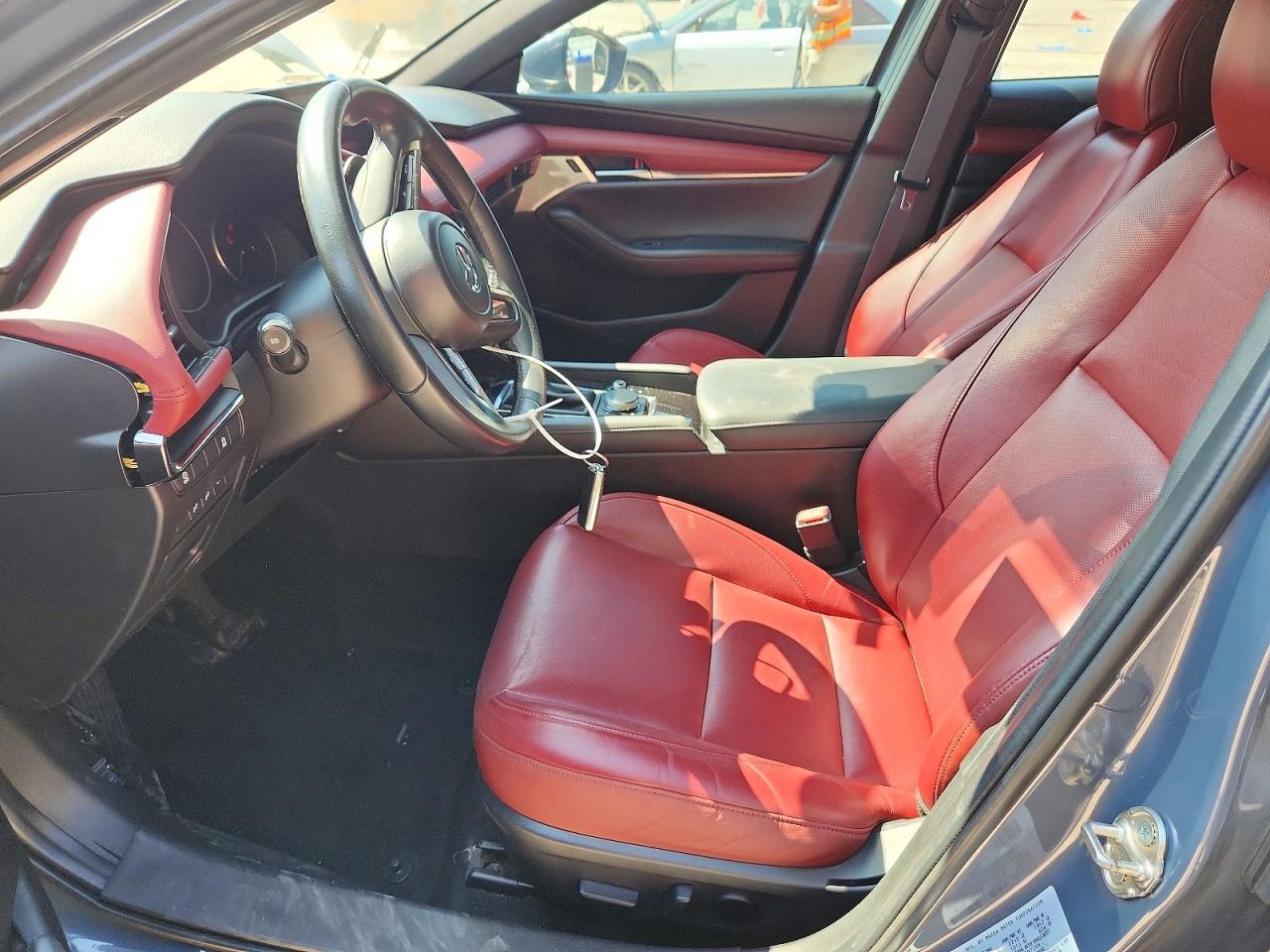2021 MAZDA 3 PREMIUM — Фото 7 из 12