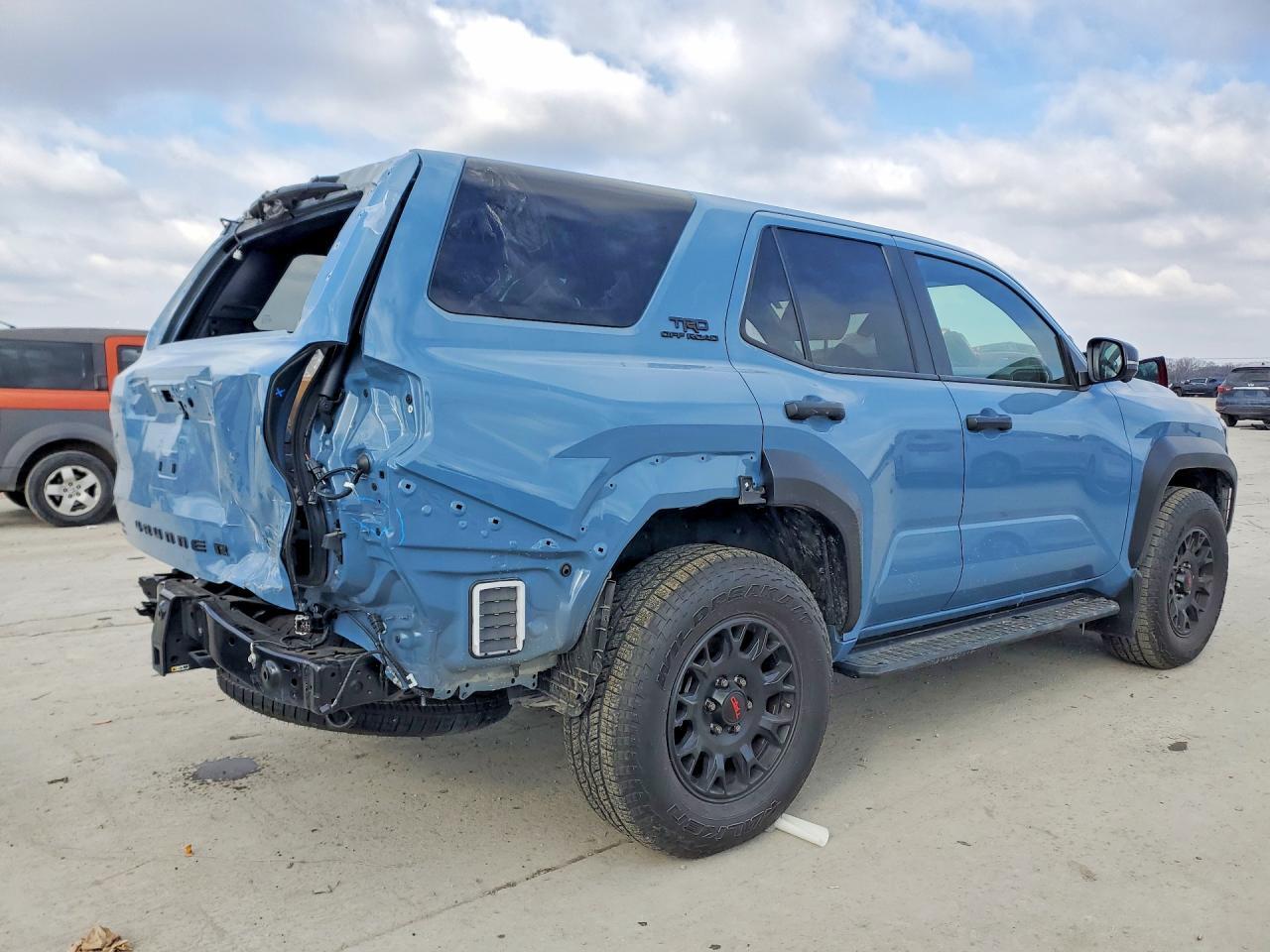2025 TOYOTA 4RUNNER TRD OFF ROAD PREMIUM — Фото 3 из 12