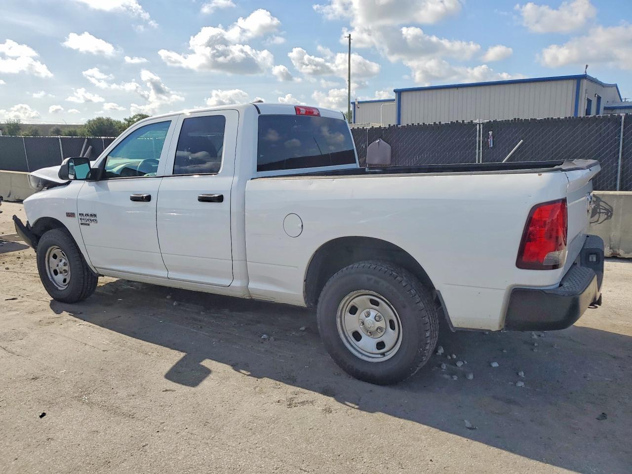 2021 RAM 1500 CLASSIC TRADESMAN — Фото 2 из 13