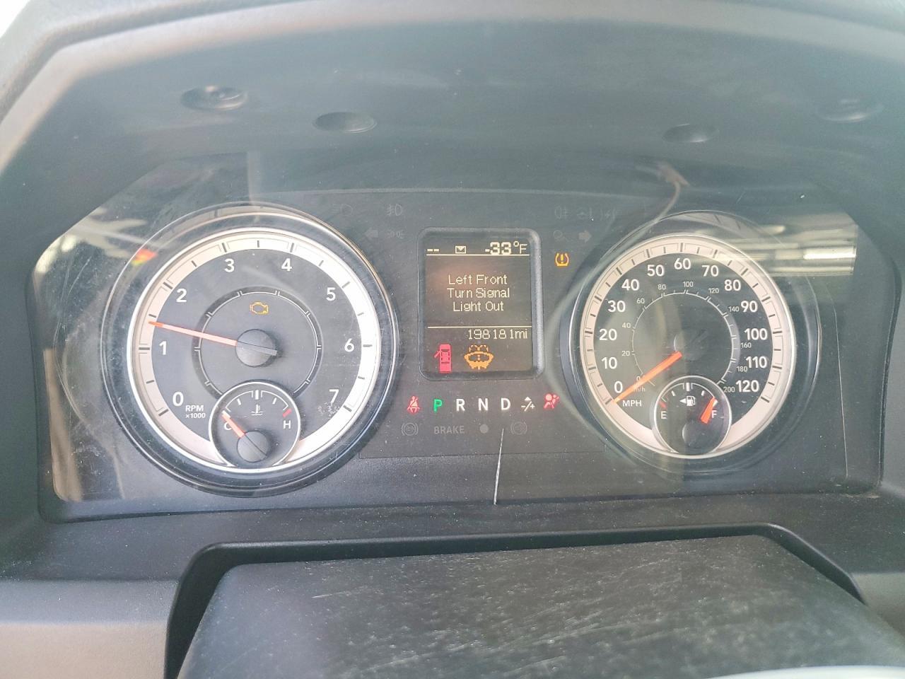2021 RAM 1500 CLASSIC TRADESMAN — Фото 9 из 13