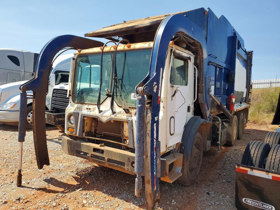 2015 MACK 600 1M2AV17C7FM010923