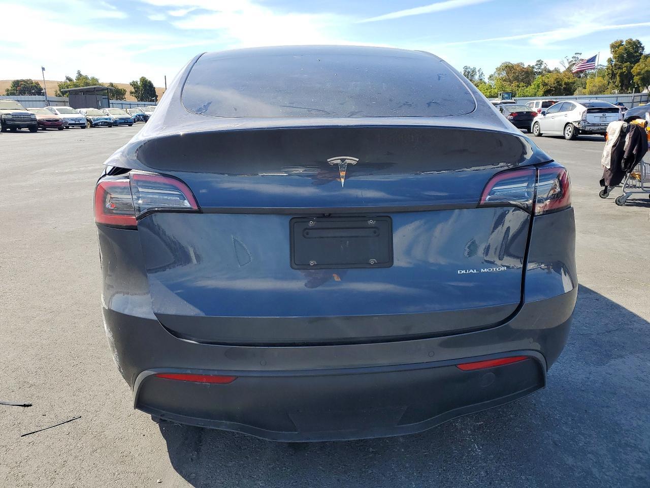 2021 TESLA MODEL Y — Фото 6 из 12