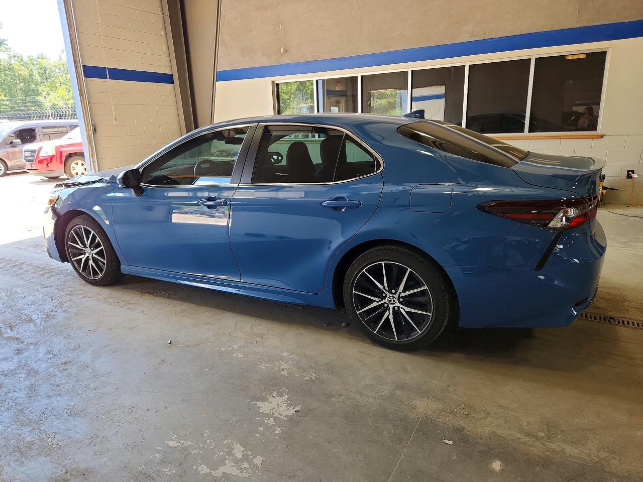 2023 TOYOTA CAMRY SE — Фото 2 из 12