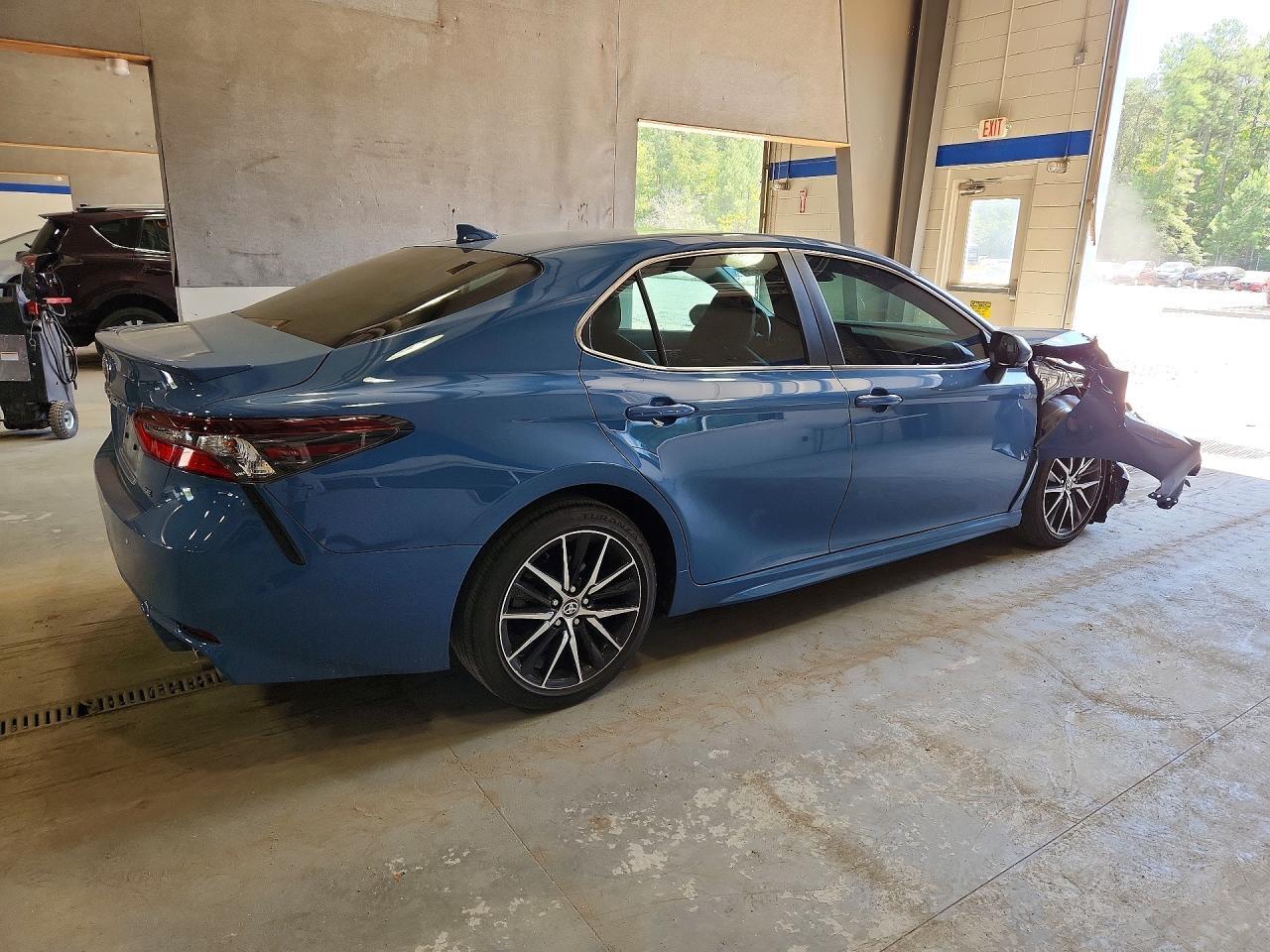 2023 TOYOTA CAMRY SE — Фото 3 из 12