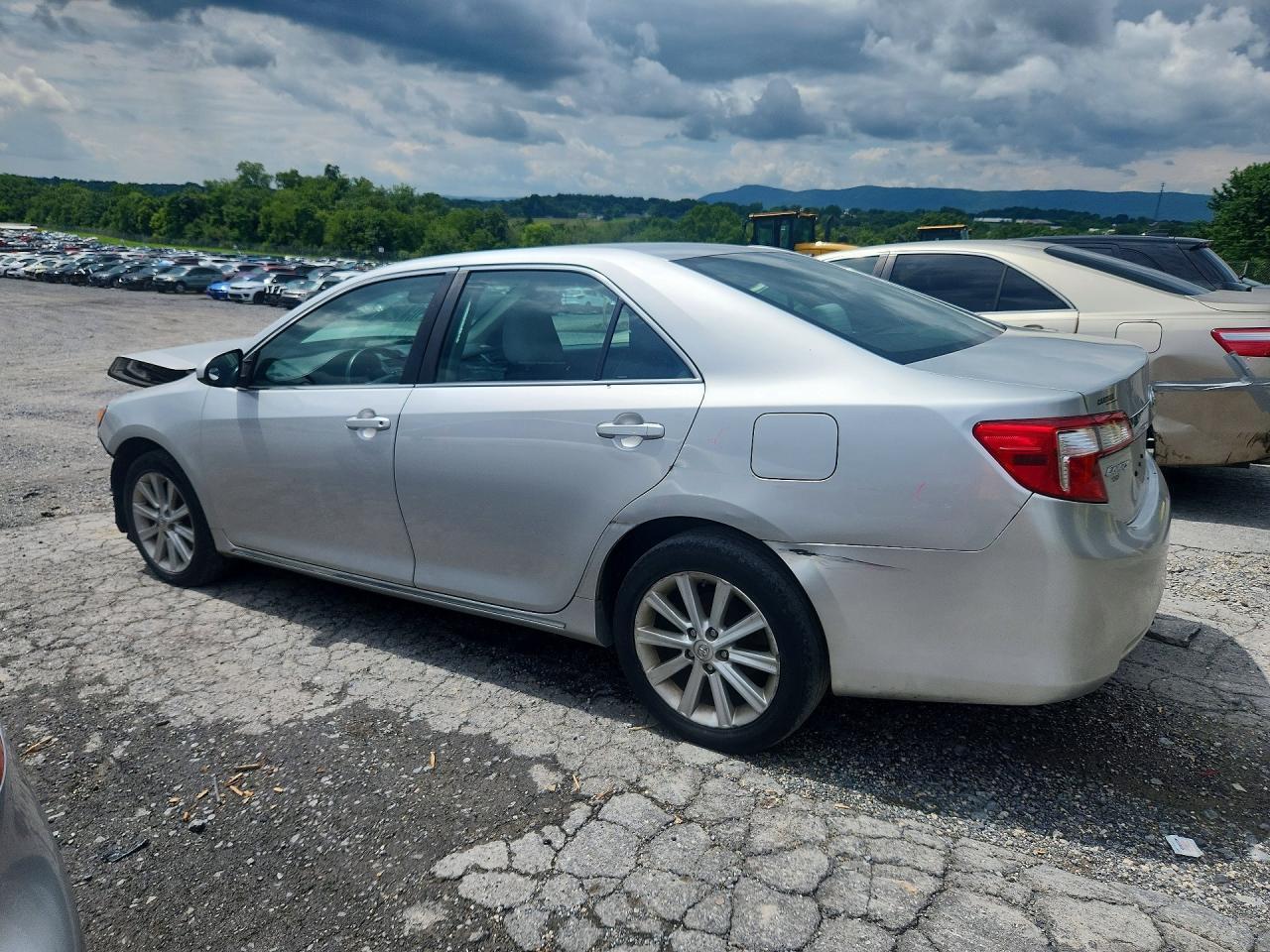 2014 TOYOTA CAMRY XLE — Фото 2 из 12