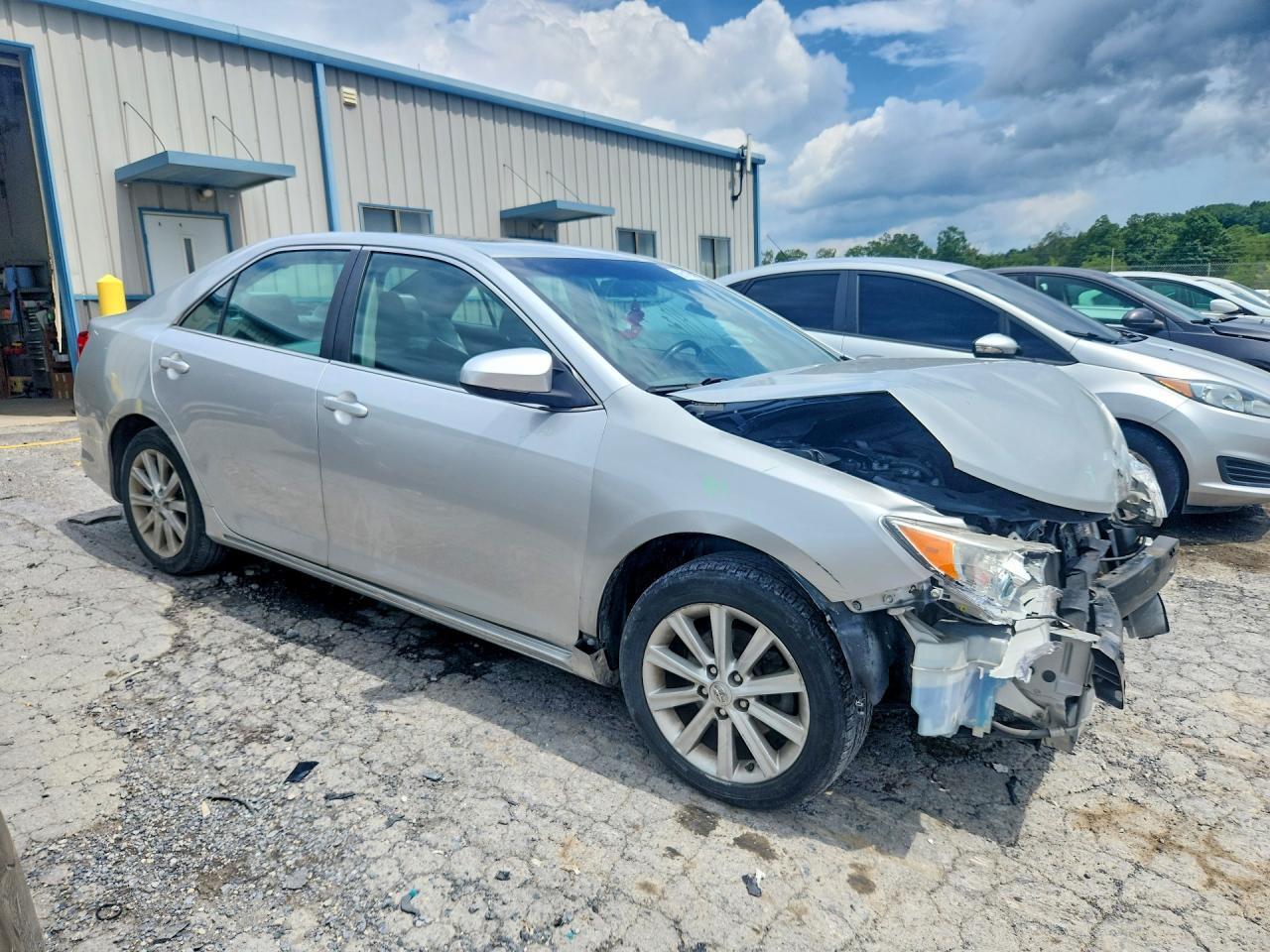2014 TOYOTA CAMRY XLE — Фото 4 из 12