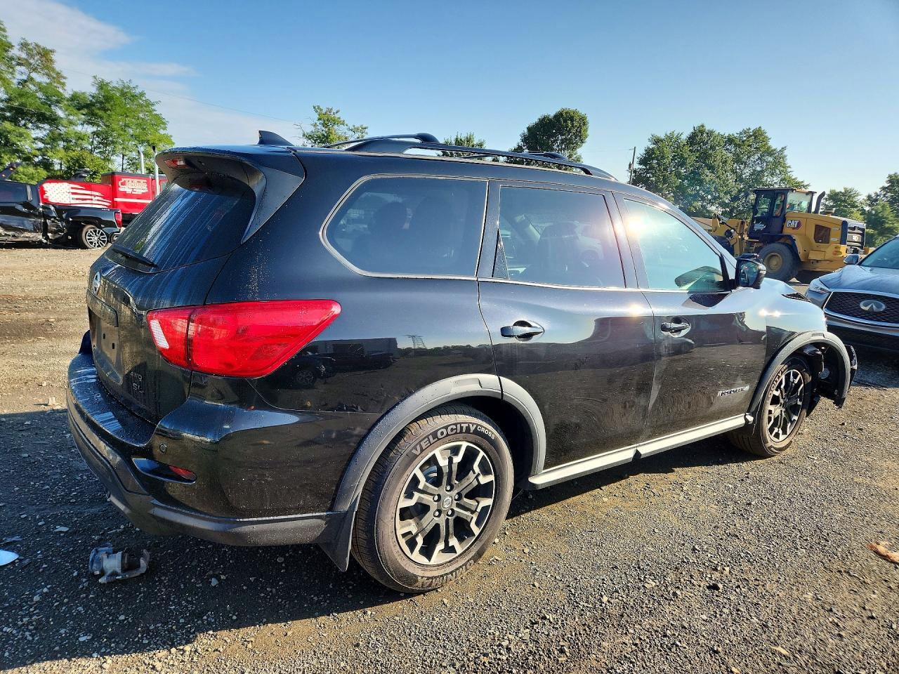 2019 NISSAN PATHFINDER SL — Фото 3 из 13