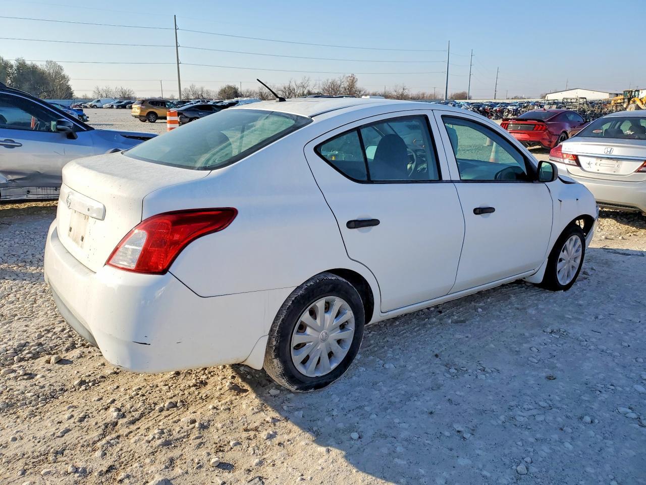 2015 NISSAN VERSA S — Фото 3 из 12
