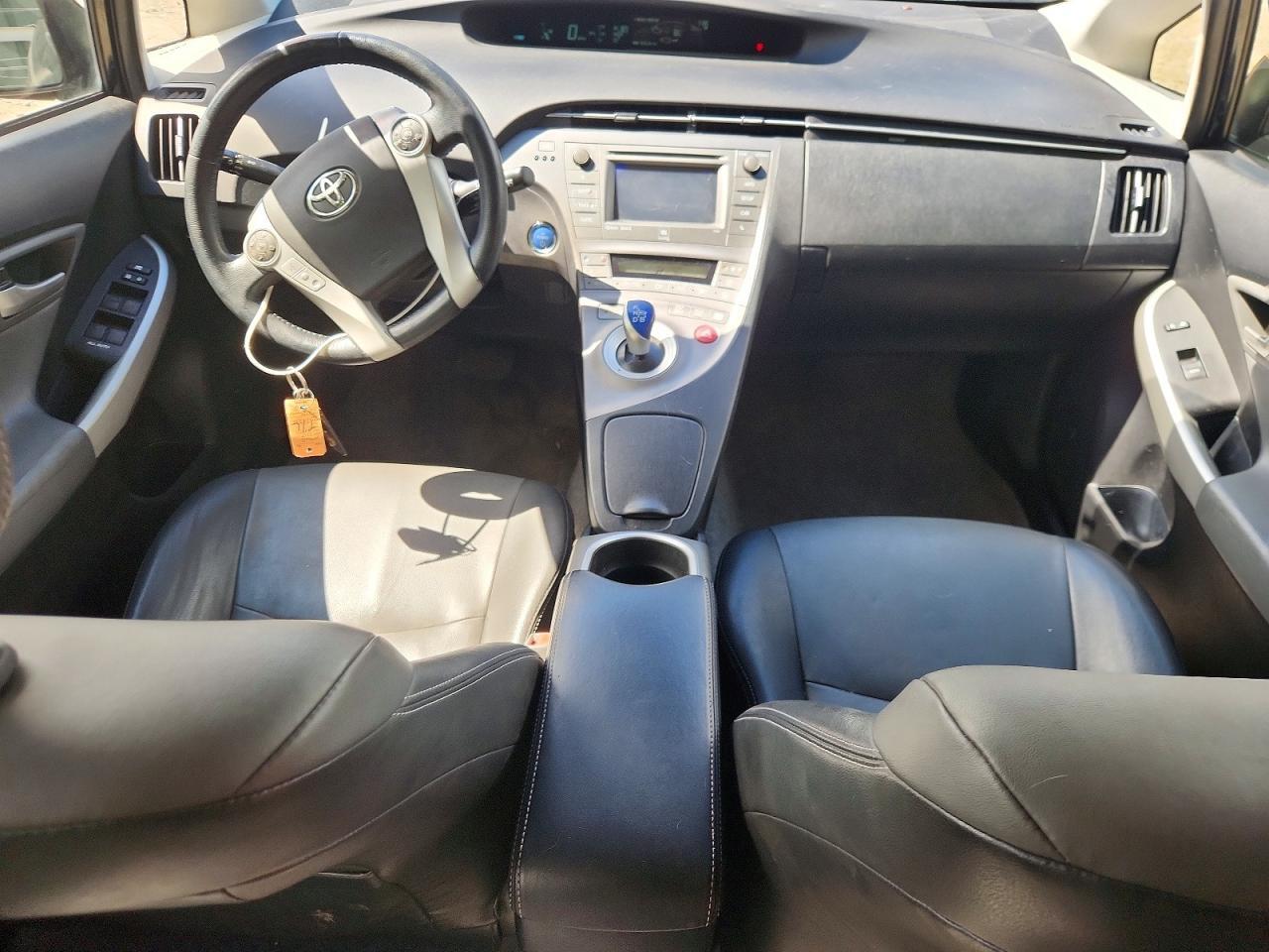 2015 TOYOTA PRIUS FOUR — Фото 8 из 12