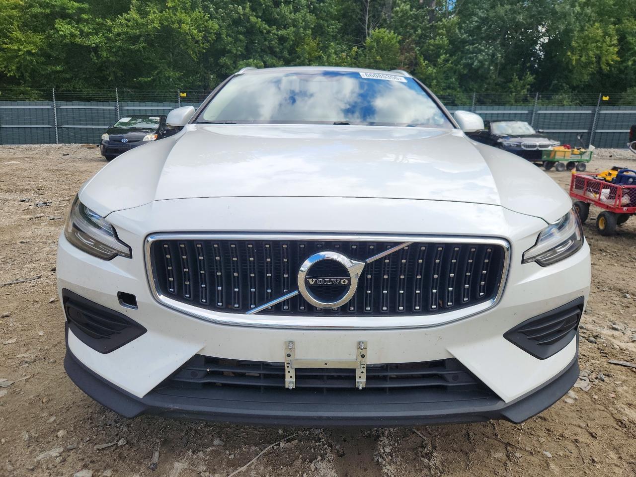 2020 VOLVO V60 CROSS COUNTRY T5 MOMENTUM — Фото 5 из 12