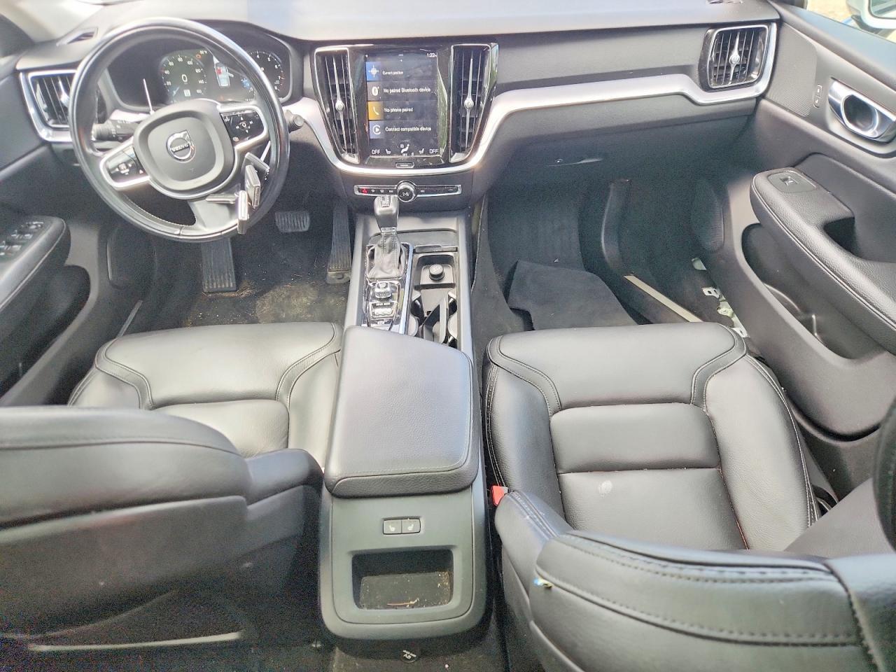 2020 VOLVO V60 CROSS COUNTRY T5 MOMENTUM — Фото 8 из 12