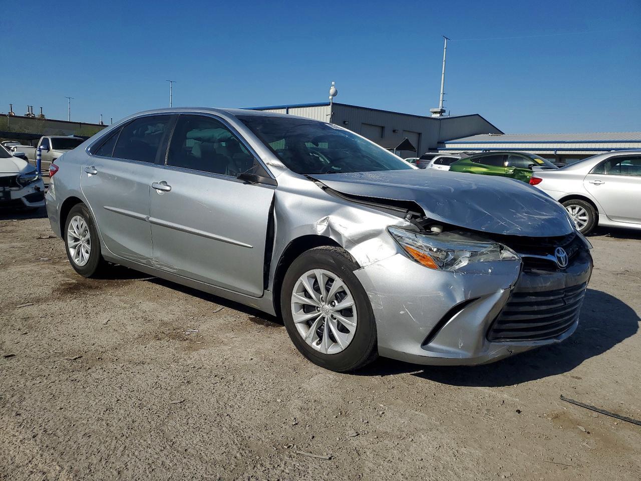 2015 TOYOTA CAMRY LE — Фото 4 из 12