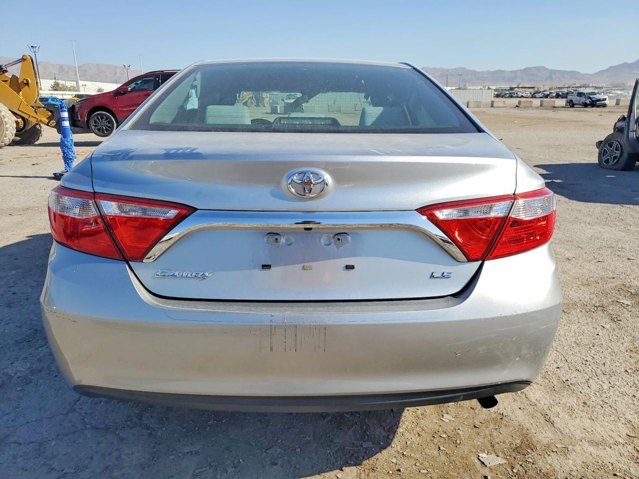 2015 TOYOTA CAMRY LE — Фото 6 из 12