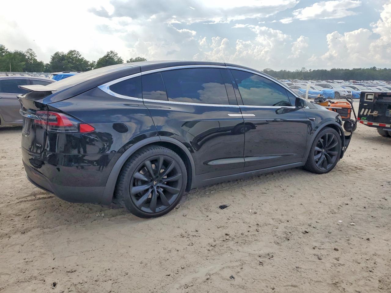 2017 TESLA MODEL X — Фото 3 из 12