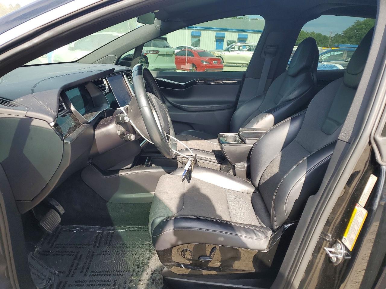 2017 TESLA MODEL X — Фото 7 из 12