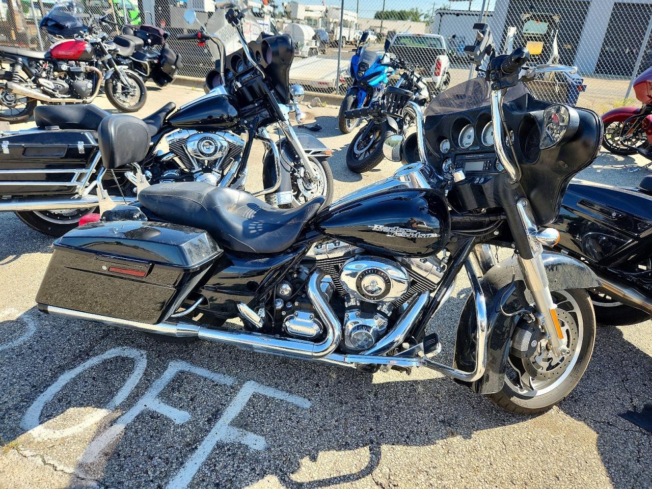 2009 HARLEY-DAVIDSON FLHX 1HD1KB4199Y670110