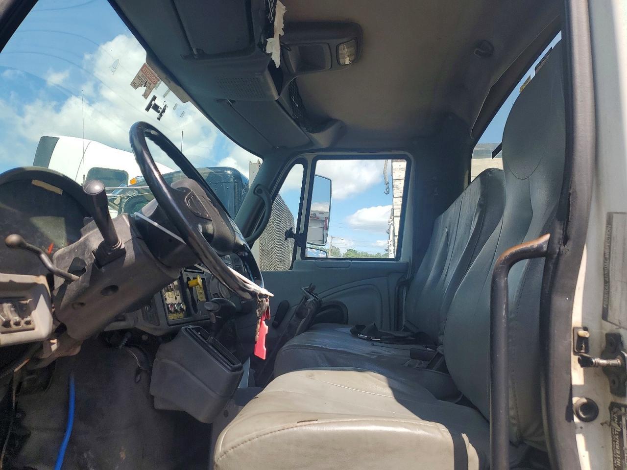 2005 INTERNATIONAL 4300 TANK TRUCK — Фото 7 из 12