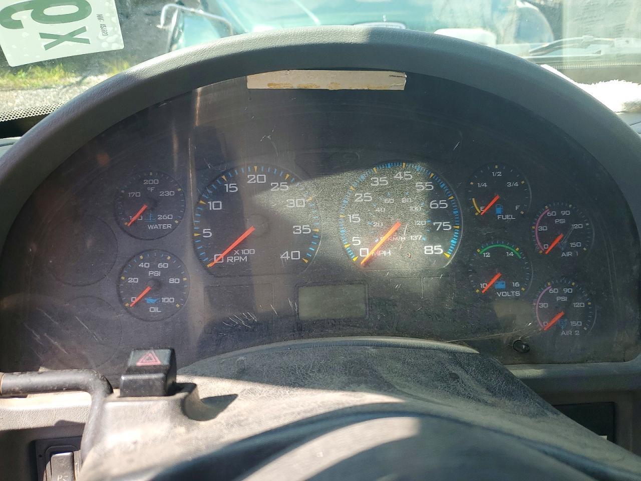 2005 INTERNATIONAL 4300 TANK TRUCK — Фото 9 из 12