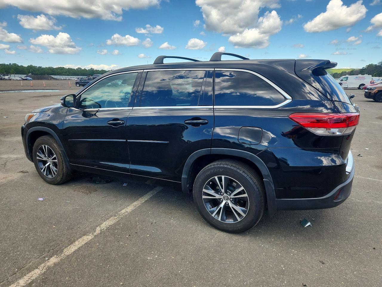 2018 TOYOTA HIGHLANDER LE — Фото 2 из 13