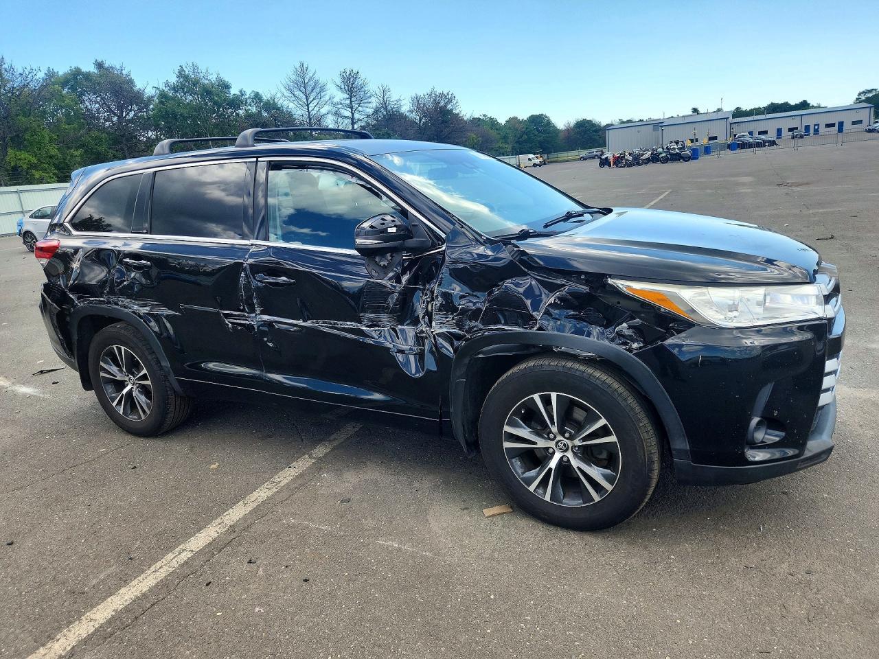 2018 TOYOTA HIGHLANDER LE — Фото 4 из 13