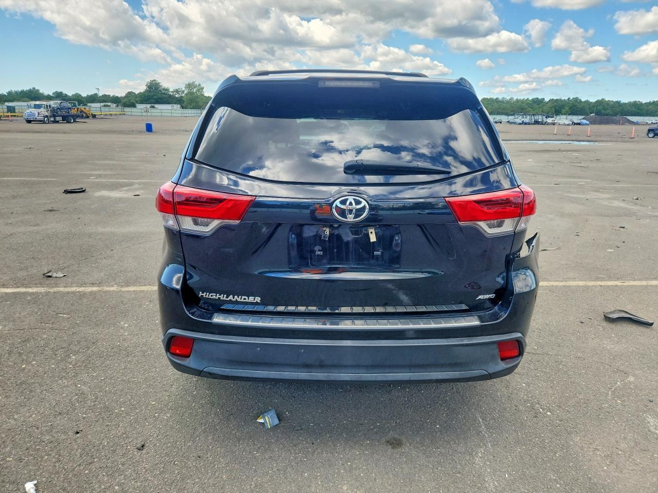 2018 TOYOTA HIGHLANDER LE — Фото 6 из 13