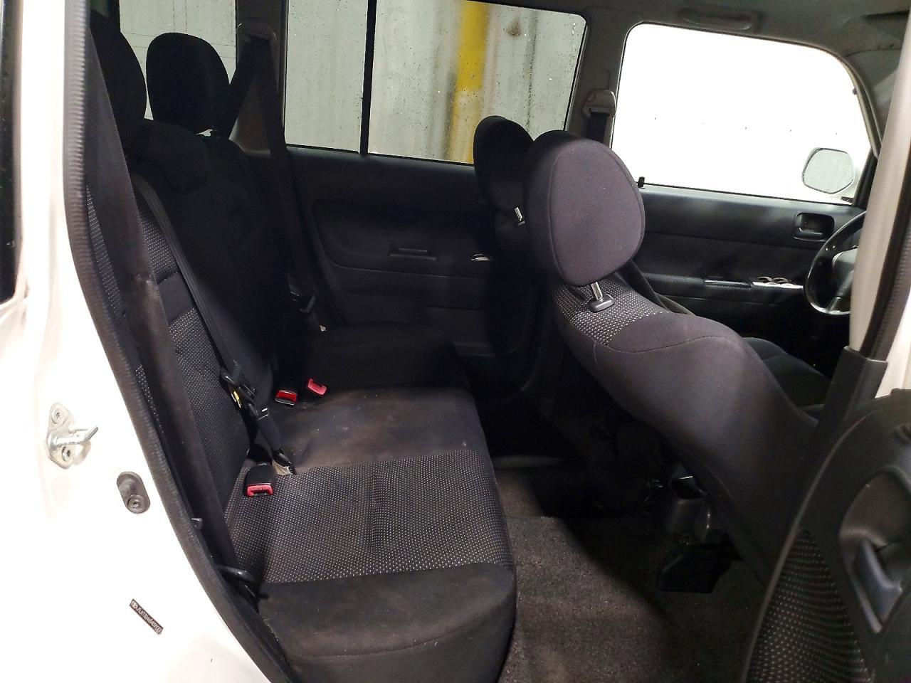 JTLKT324654029203 2005 SCION XB photo no. 10