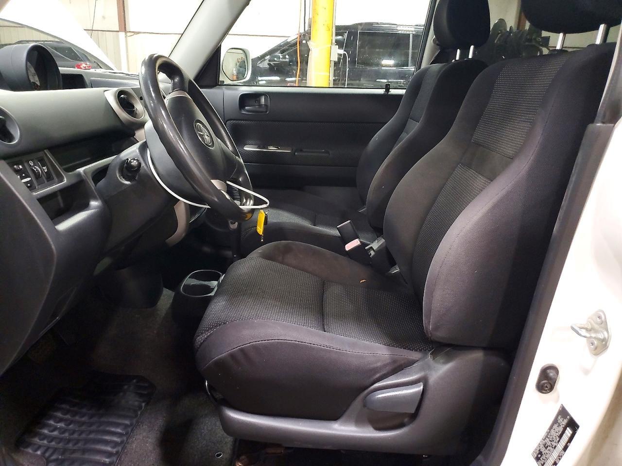 JTLKT324654029203 2005 SCION XB photo no. 7