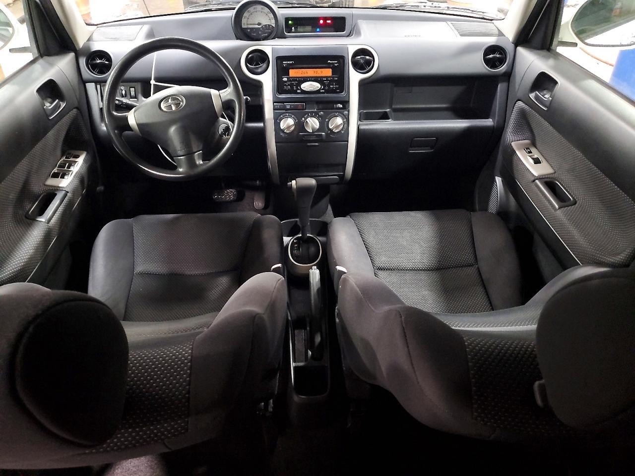 JTLKT324654029203 2005 SCION XB photo no. 8