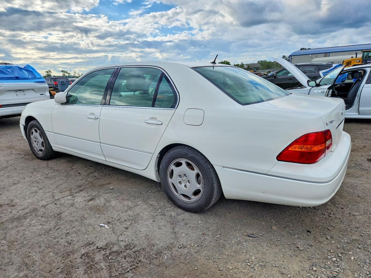 2001 LEXUS LS 430 — Фото 2 из 13