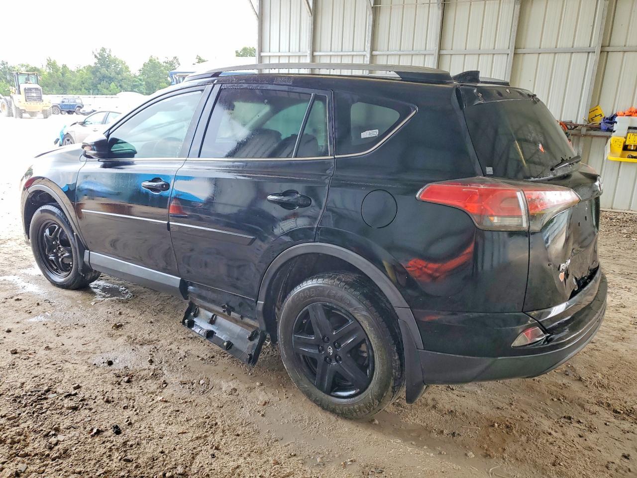 2017 TOYOTA RAV4 LE — Фото 2 из 13