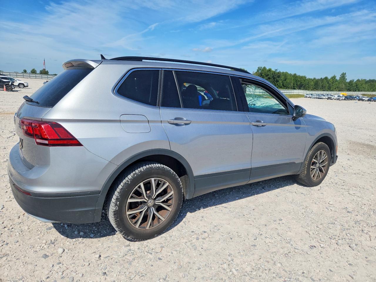 2019 VOLKSWAGEN TIGUAN SE — Фото 3 из 13