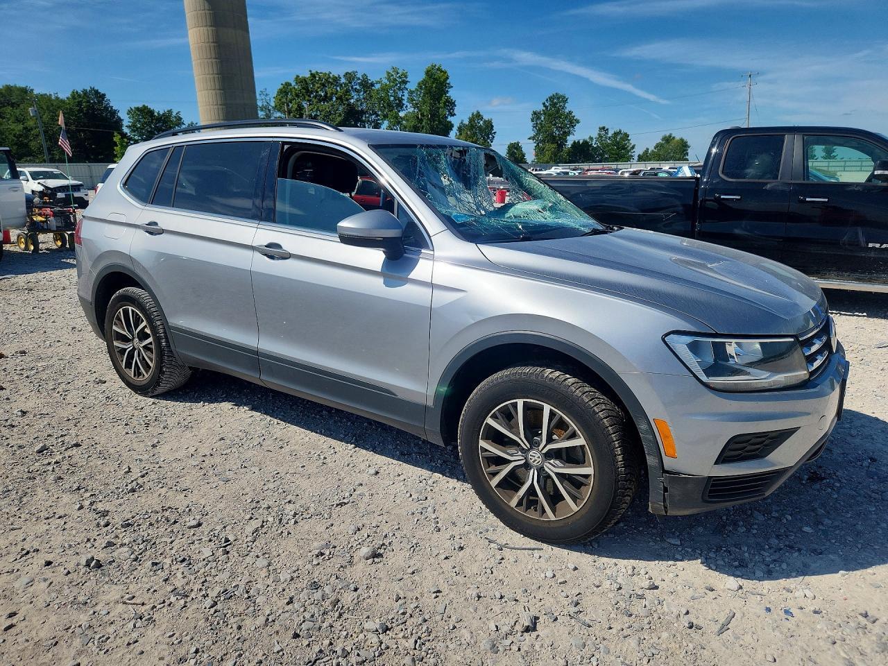 2019 VOLKSWAGEN TIGUAN SE — Фото 4 из 13