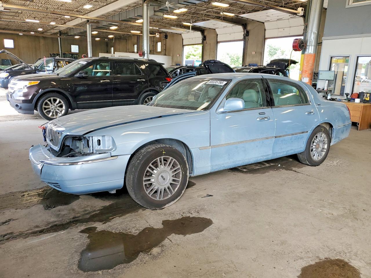 2009 LINCOLN TOWN CAR 2LNHM82VX9X633629