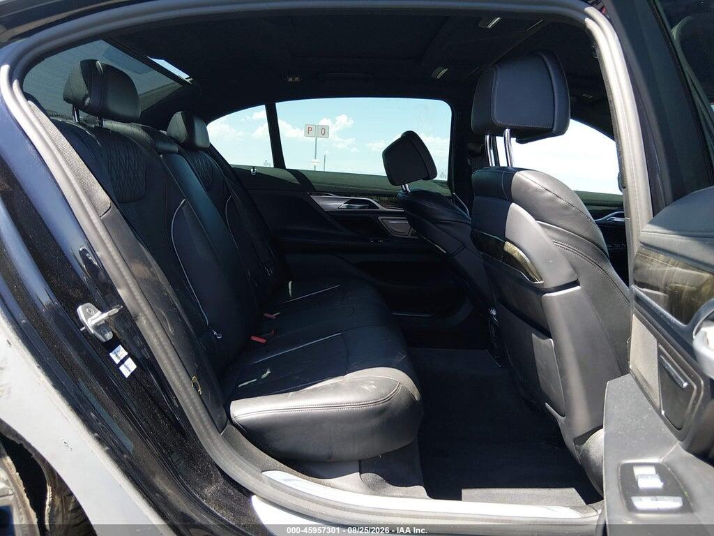 WBA7U2C01MCF12395 2021 BMW 750I photo no. 8
