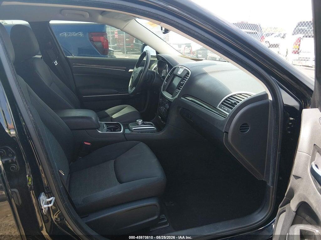 2C3CCAAG6KH614298 2019 CHRYSLER 300 photo no. 5