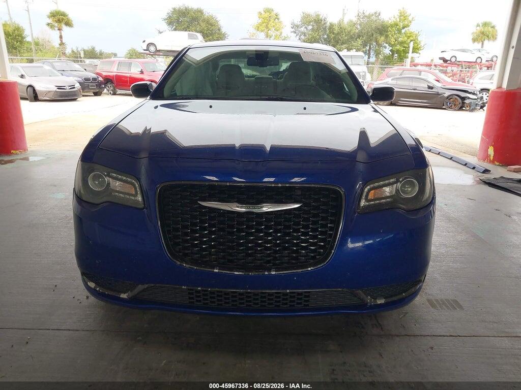 2C3CCAAG8KH710966 2019 CHRYSLER 300 photo no. 12