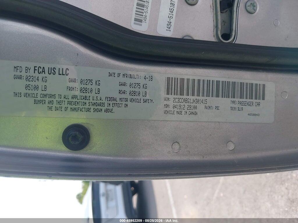 2C3CCABG1JH301415 2018 CHRYSLER 300 photo no. 9
