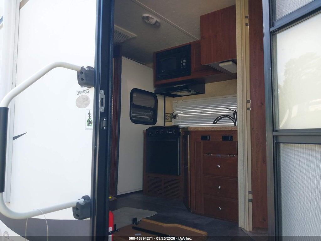 4X4TFLF23D1847739 2013 FOREST RIVER FLAGSTAFF LITE WEIGHT TRAILERS photo no. 5