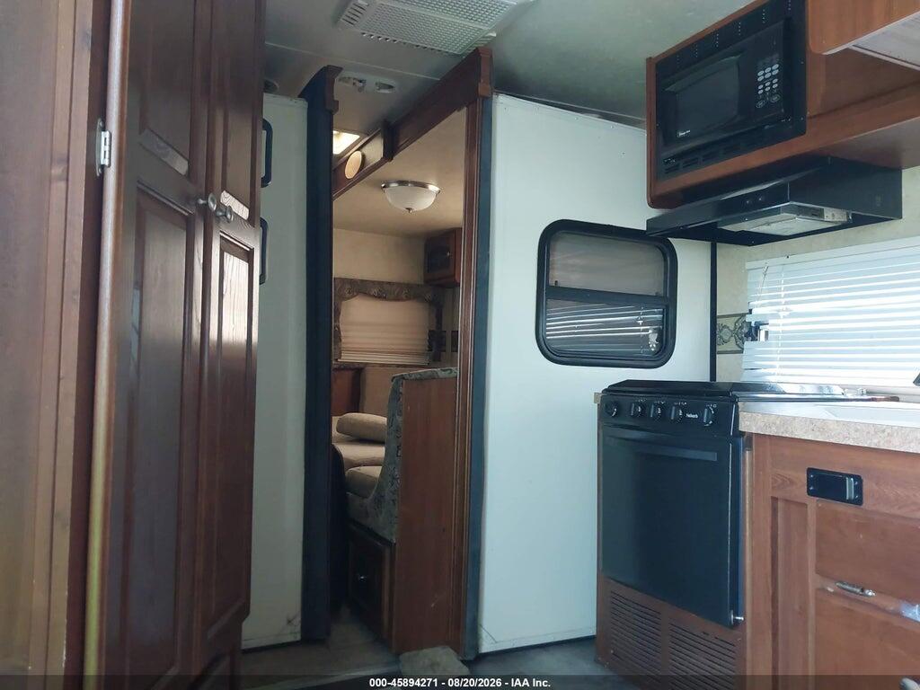 4X4TFLF23D1847739 2013 FOREST RIVER FLAGSTAFF LITE WEIGHT TRAILERS photo no. 8