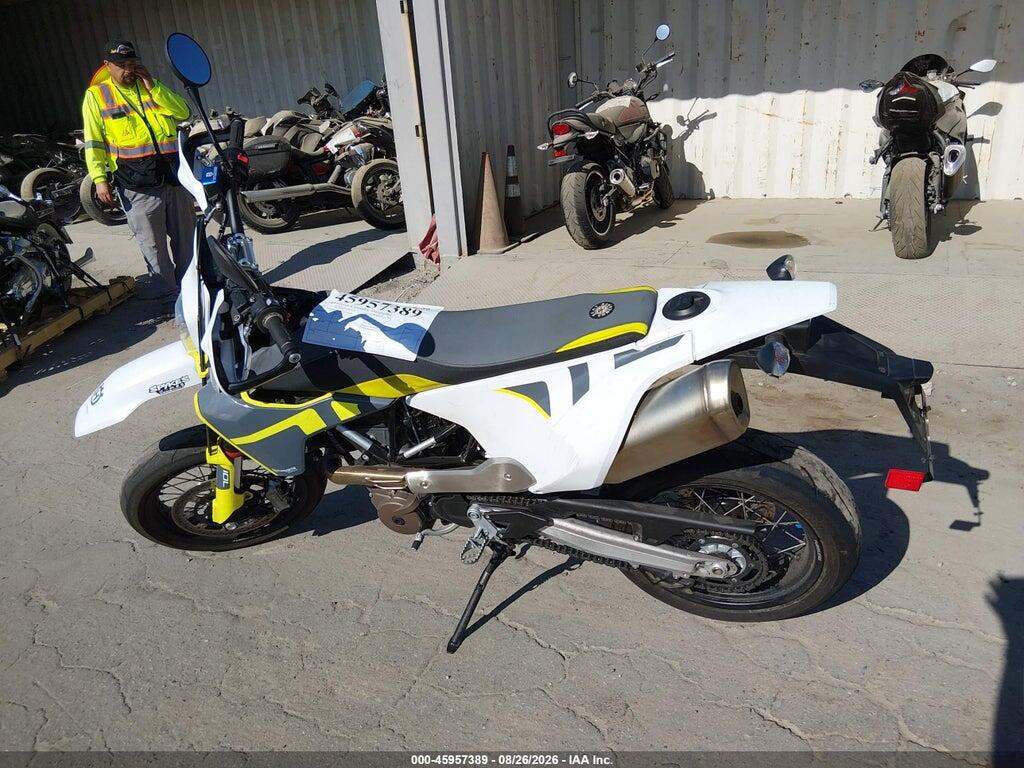VBKUSV40XMM710569 2021 HUSQVARNA SUPERMOTO 701 photo no. 12