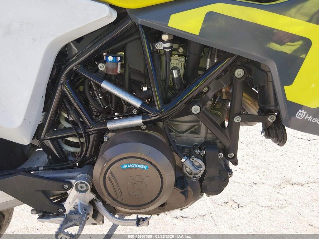 VBKUSV40XMM710569 2021 HUSQVARNA SUPERMOTO 701 photo no. 8
