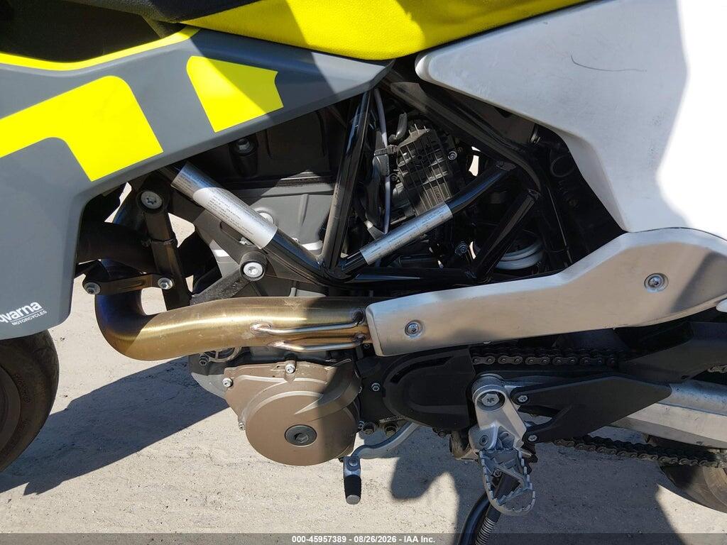 VBKUSV40XMM710569 2021 HUSQVARNA SUPERMOTO 701 photo no. 9
