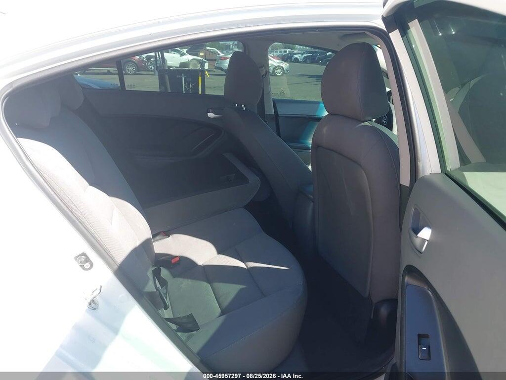 3KPFK4A77HE013421 2017 KIA FORTE photo no. 8