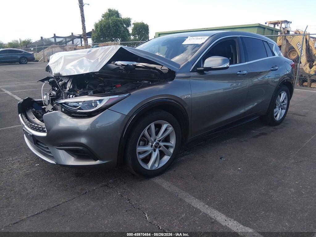 SJKCH5CP1JA057327 2018 INFINITI QX30 photo no. 2