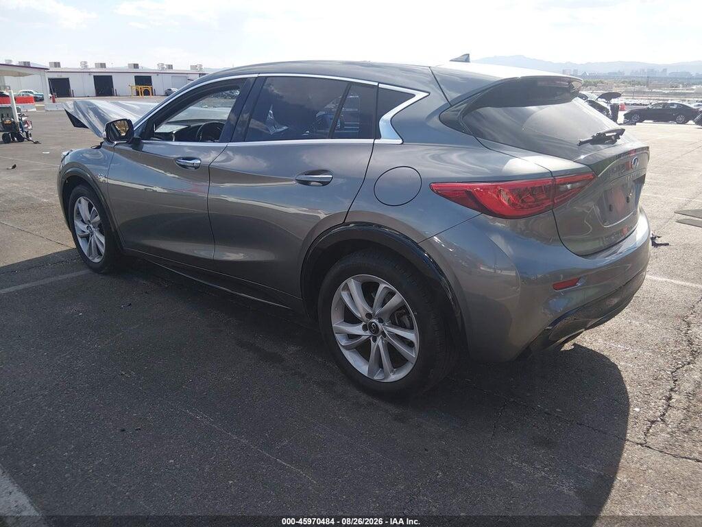 SJKCH5CP1JA057327 2018 INFINITI QX30 photo no. 3