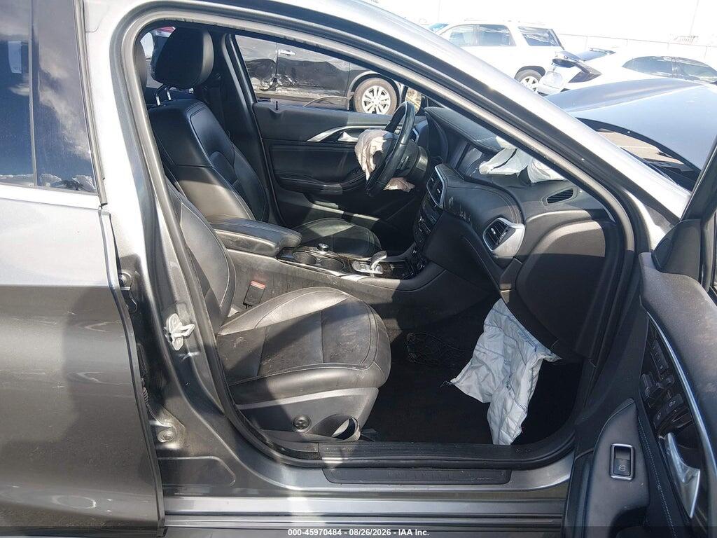 SJKCH5CP1JA057327 2018 INFINITI QX30 photo no. 5