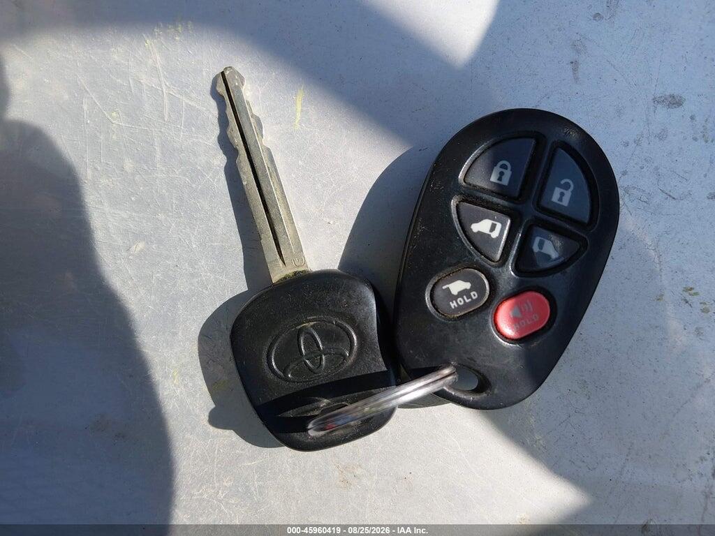 5TDYK3DC4DS335185 2013 TOYOTA SIENNA photo no. 11