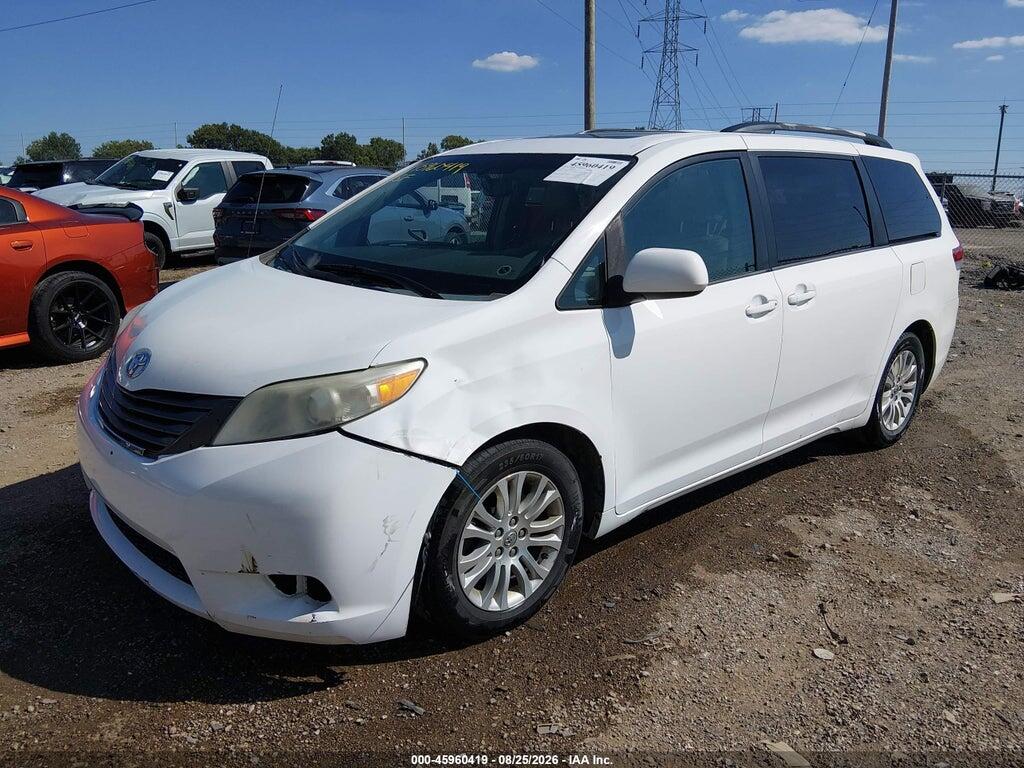 5TDYK3DC4DS335185 2013 TOYOTA SIENNA photo no. 2