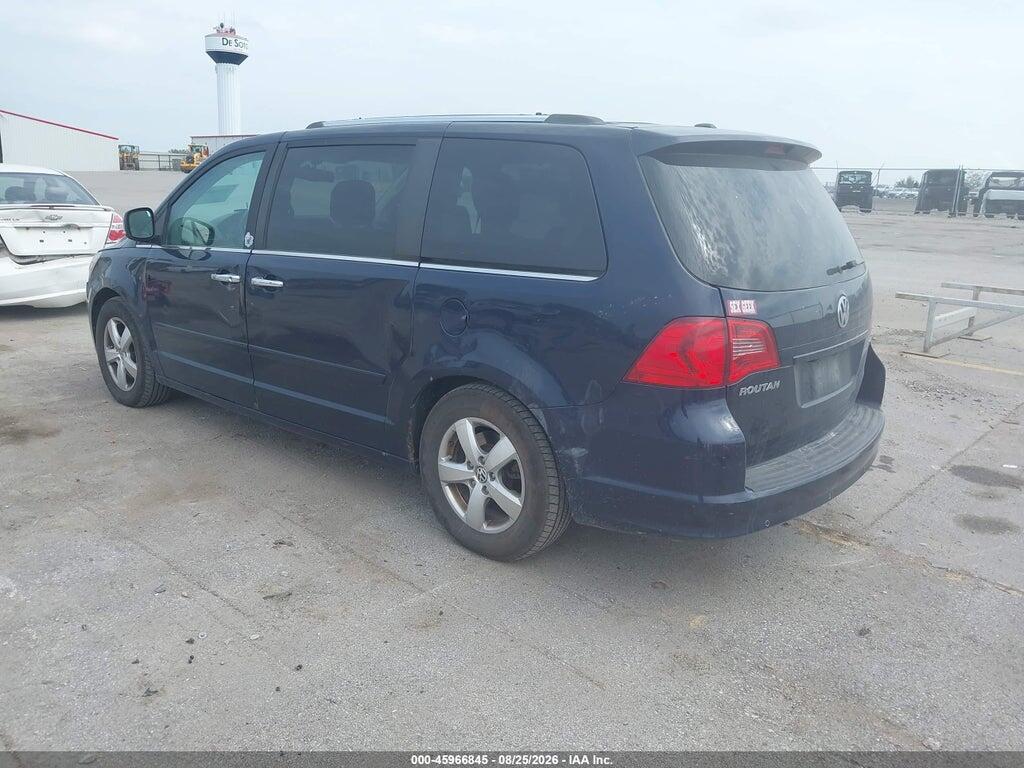 2C4RVADG7DR725760 2013 VOLKSWAGEN ROUTAN photo no. 3